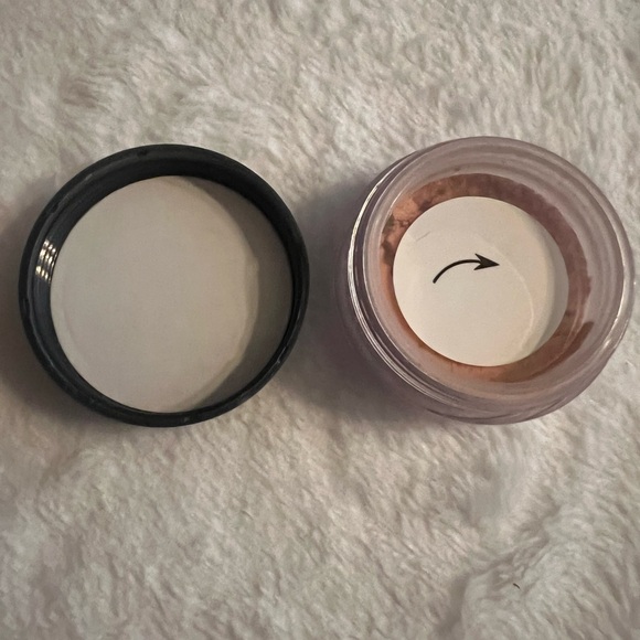 BareMinerals loose blush in Morning - gorgeous peachy shade - Picture 2 of 3